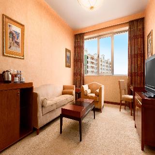 Junior Suite Queen Size Bed