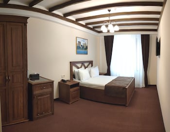 Deluxe Double Room 1 Queen Bed City View