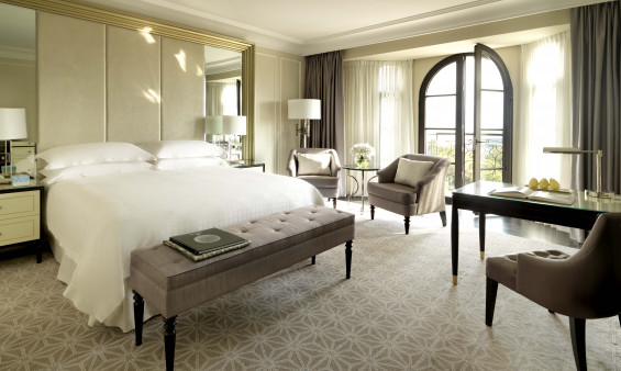Deluxe Caspian Room