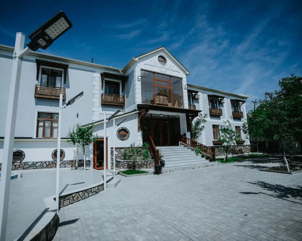 LakeSide Hotel & Spa